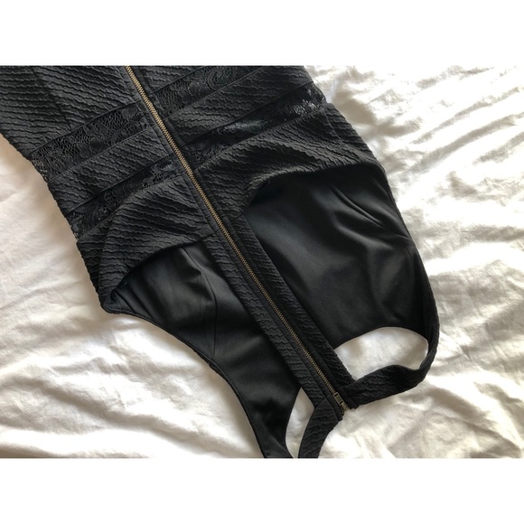 Black fit cocktail dress with lace, Lush size S - Picture 4 of 5